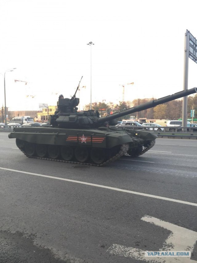 Проход техники. Москва, Тверская 29 апреля