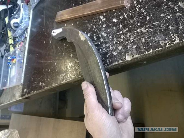 Как сделать топор таким, чтобы его можно было подарить?