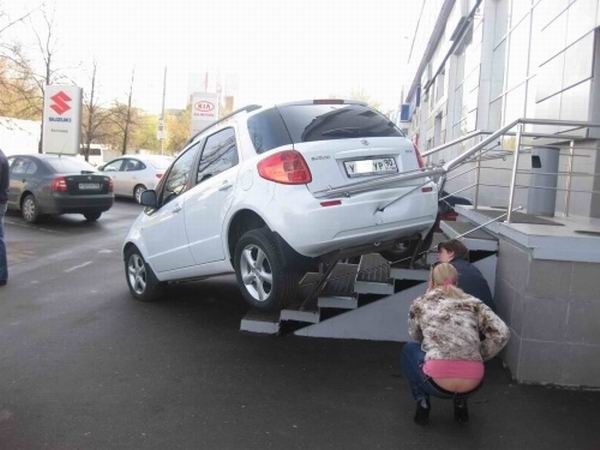 Это она удачно заехала!