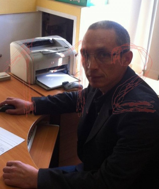 В Екатеринбурге на улице Бородина неизвестный мужчина открыл огонь из окна по людям.