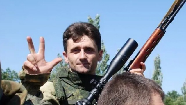 Еще один "герой" бежит домой
