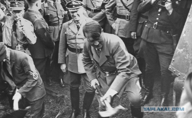 В эфире «России 1» выдали фильм 1899 года за видео с Елизаветой II, где она якобы бросает еду африканским детям на землю
