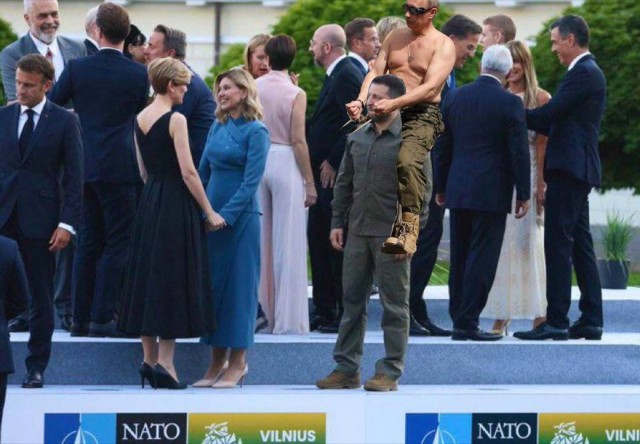 Кадр дня с саммита НАТО