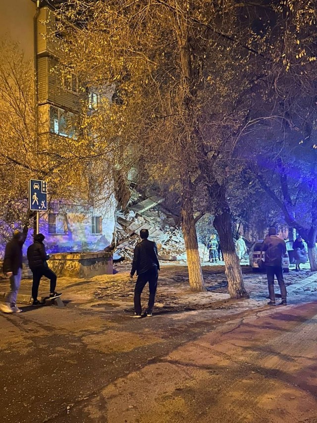 В Астрахани обрушилась часть пятиэтажного жилого дома