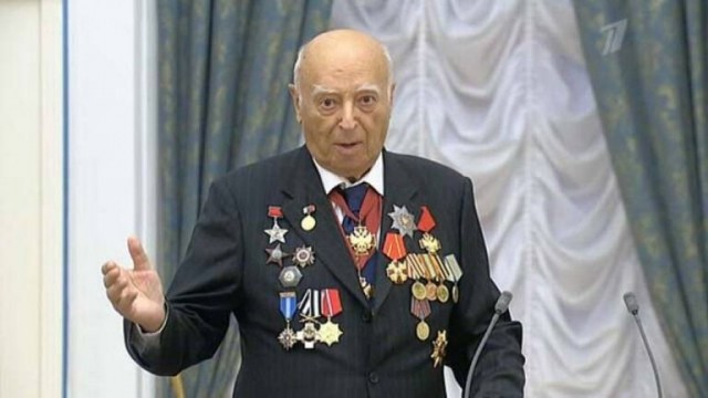 Подборка фотографий актеров, актрис и всем известных людей. 05.05.25