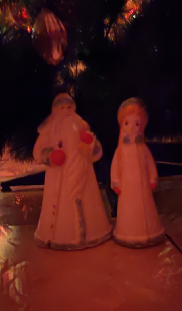 Ёлки новогодние на обозрение выставлять будем?