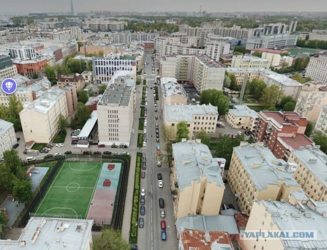 Чудом спас, но сам пострадал: в Питере дворник поймал ребёнка, упавшего с высоты