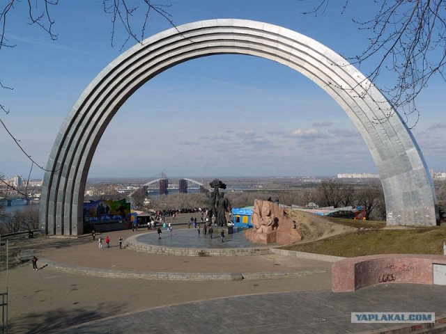 В Китае построили "Звездные врата"?