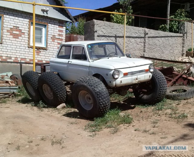 Автоюмор, смекалка, но чаще абсурд