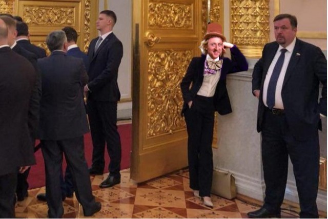 Фотожабы на "скучающую, ждущую Поклонскую"