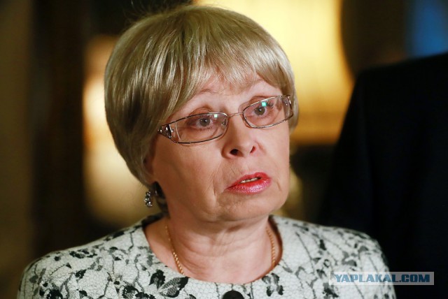 «Что вы хотите от меня?» Марина Карлова расплакалась на пресс-конференции о поездке детей чиновников в Турцию