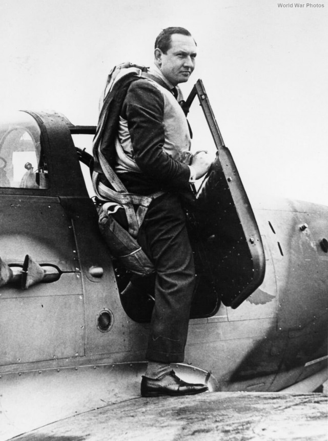 Р-39 Аэрокбра. Американская любимица сталинских соколов. История создания и основные модификации.