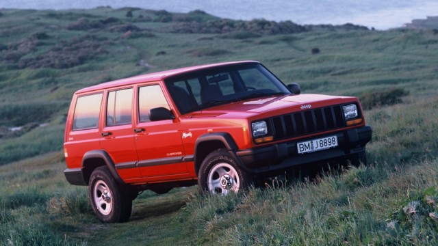 Мотор от Renault, два моста без рамы и вторая жизнь в Китае: история Jeep Cherokee XJ