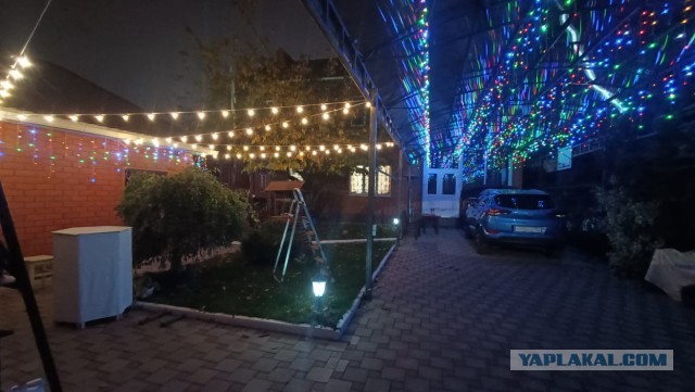 Украсили дом