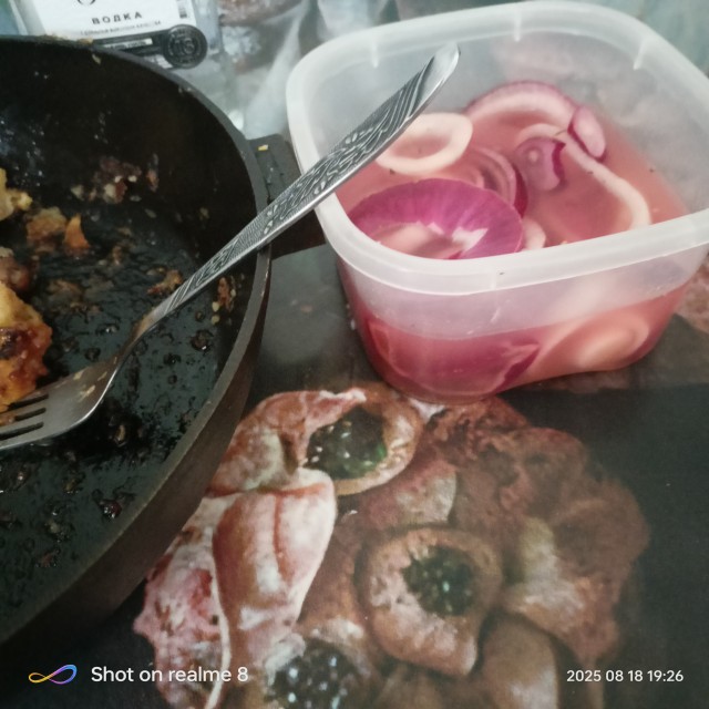 Маринованый лучок, без укропа( некогда в магазин)