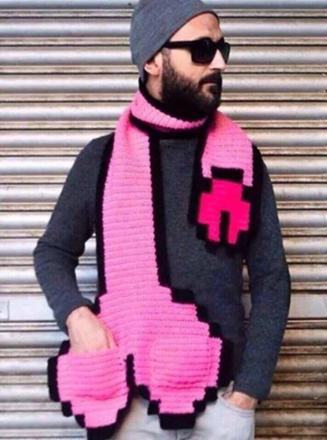 Мальчик отказался покупать красивой даме трусы за 35000 рублей