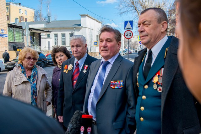 Блокада. Дождь. Суд.