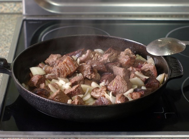 Гуляш с гречкой