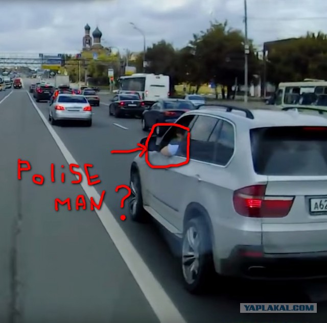 Хам на БМВ Х5 "учит" скорую в Москве