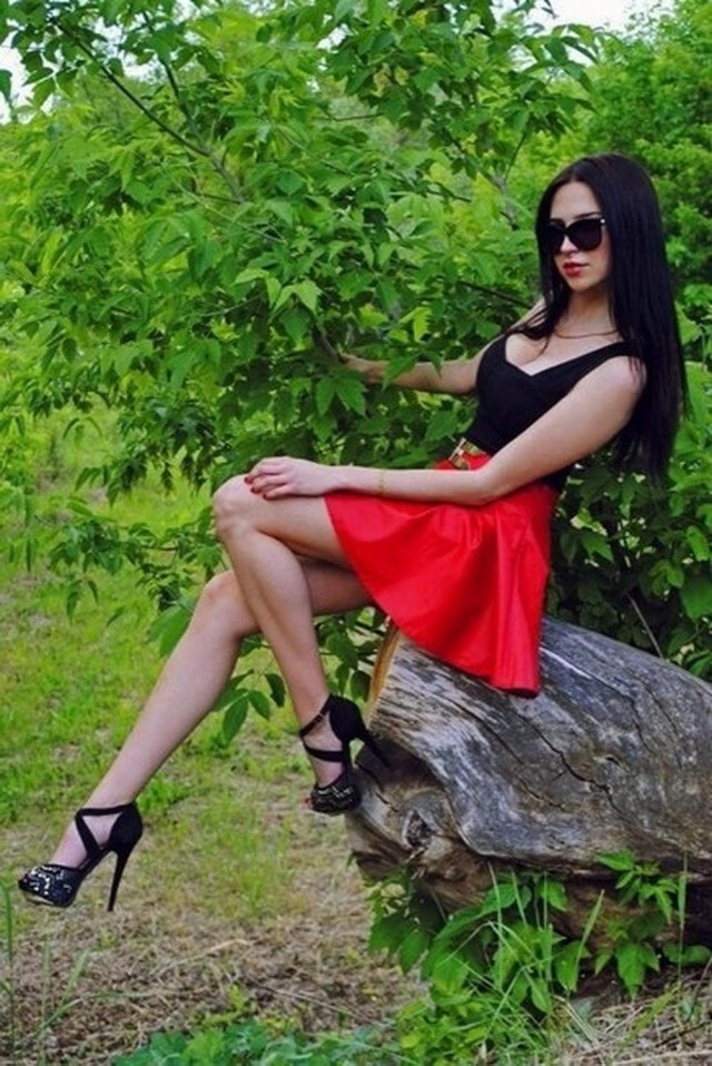 А что там женщины? Чем занимаются? И во что одеваются?
