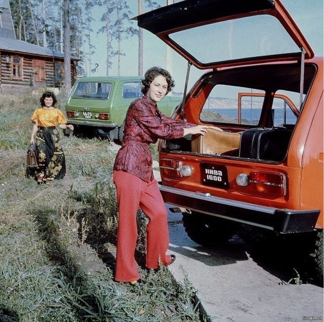 Фотохроника "загнивающего совка". Часть 11. Советские автомобили