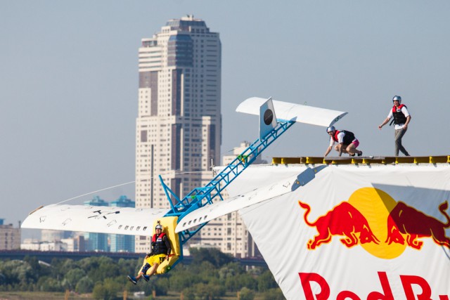 Red Bull Flugtag 2015: полет головы Михалкова