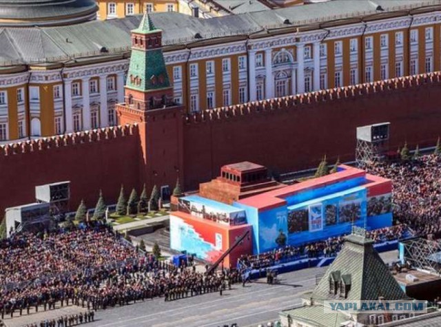В Харькове сегодня скинули памятник Жукову