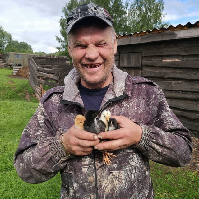 Когдa-нибудь я брошу вcё, уеду в деревню и буду также счастлив, как Серёгa