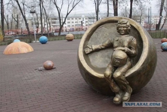Памятник десантникам, открытый вчера в Лежневе