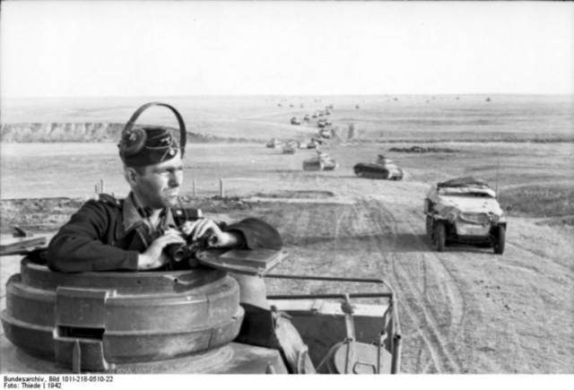 1942 год в 60 фотографиях