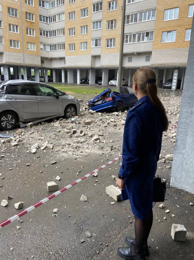 Из серии «За секунду до»: в Чебоксарах обрушилась часть 17-этажного дома.