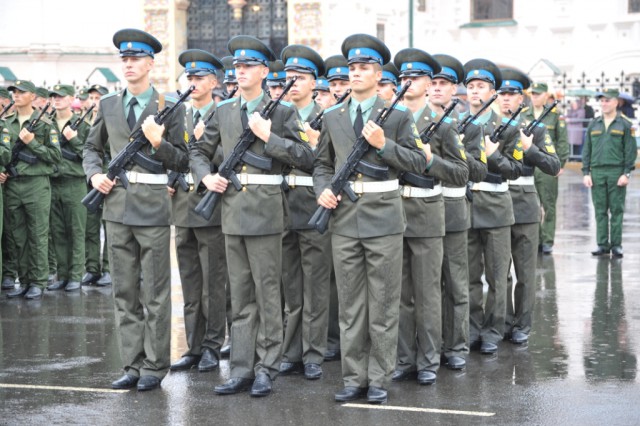 Девушки Военно-космической академи