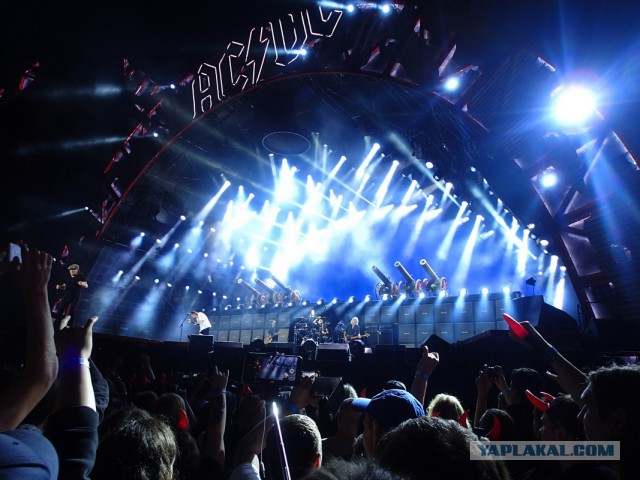 AC/DC. Вжарим рок в этой дыре!