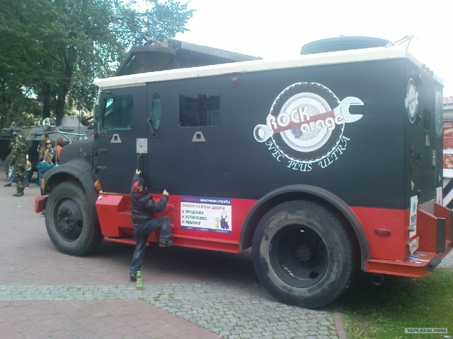 Авто Вернисаж на Неве.