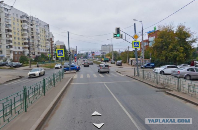 Шла с ребенком по тротуару, погибла