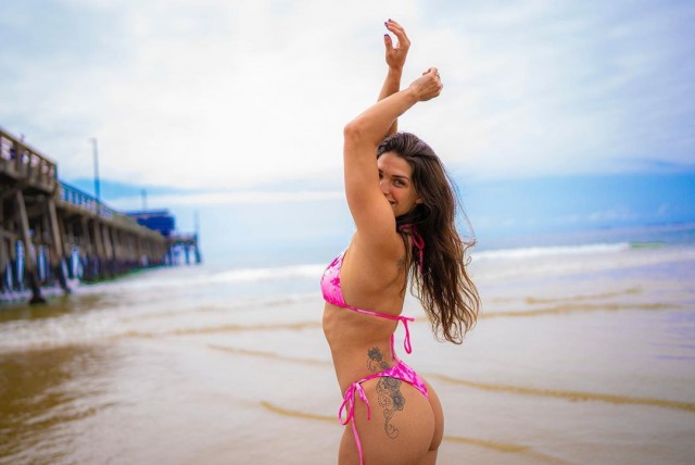 Маккензи Дерн — боец MMA, бразильская красавица и мастер ломать конечности