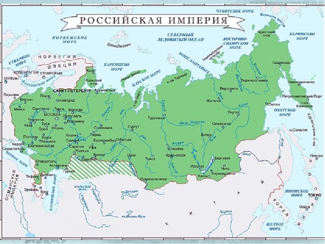 Жители Мариуполя ждут автобус на остановке⁠⁠