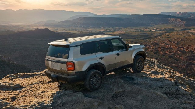 Toyota смогла удивить. Представлен Land Cruiser Prado 2024 — первый по-настоящему новый Prado за 14 лет