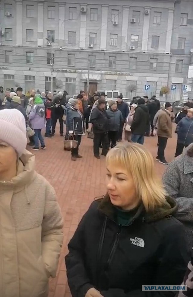 В Курске на Красной площади прошел митинг переселенцев из Суджи и Глушково
