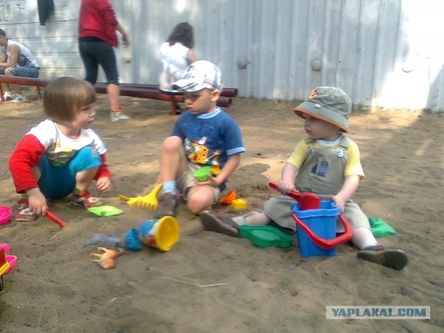 Ну хорошо хоть не ломом плац подметают