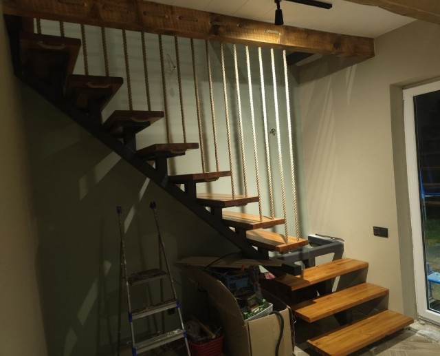 Лестницы в двухэтажном доме. Почему их надо "строить" до постройки самого дома