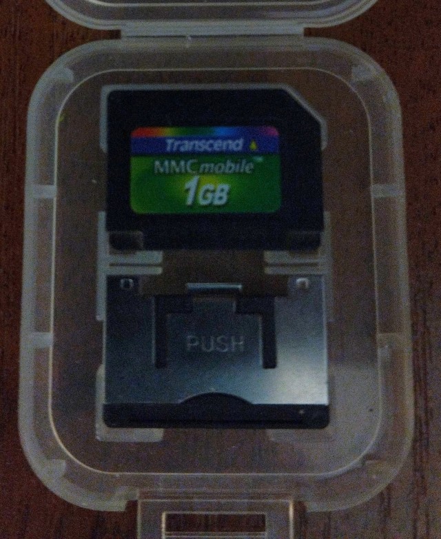 SD-карты были изобретены в 1999 году, тем временем компания Sony — в 1998 году