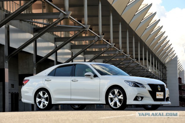 Леворульная Toyota Crown - специально для Китая.
