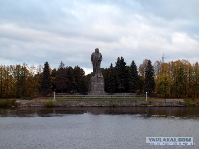 Самая большая в мире голова Ленина