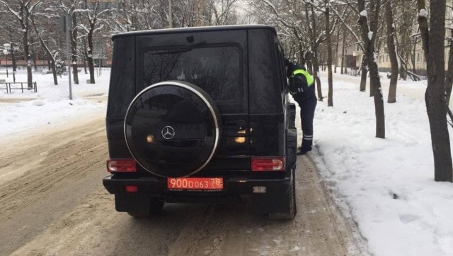 Вчера в Тосно (Ленобласть) инспекторы остановили Gelandewagen с дипломатическими номерами