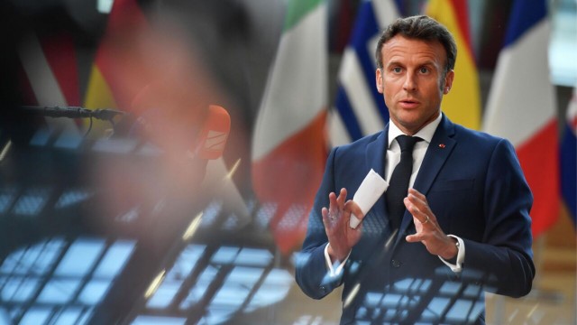 Макрон выступил против унижения России