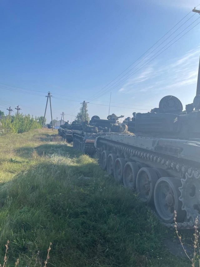 Белорусская армия стягивает к границе с Украиной военную технику с тактическим знаком «В»