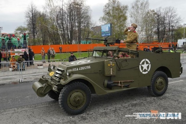 Торжественное шествие раритетной техники в День Победы прошло в Верхней Пышме. Фото