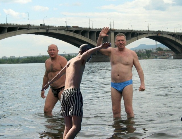 Икар в полосатых шортах