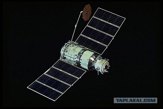 Порошенко предложили взимать плату за пролет над Украиной российских спутников